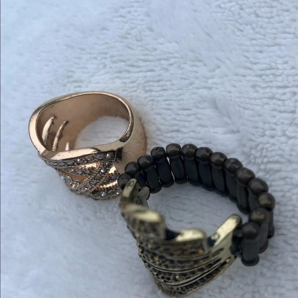 Sparkly Costume Rings Stretchy Band Gold Tone